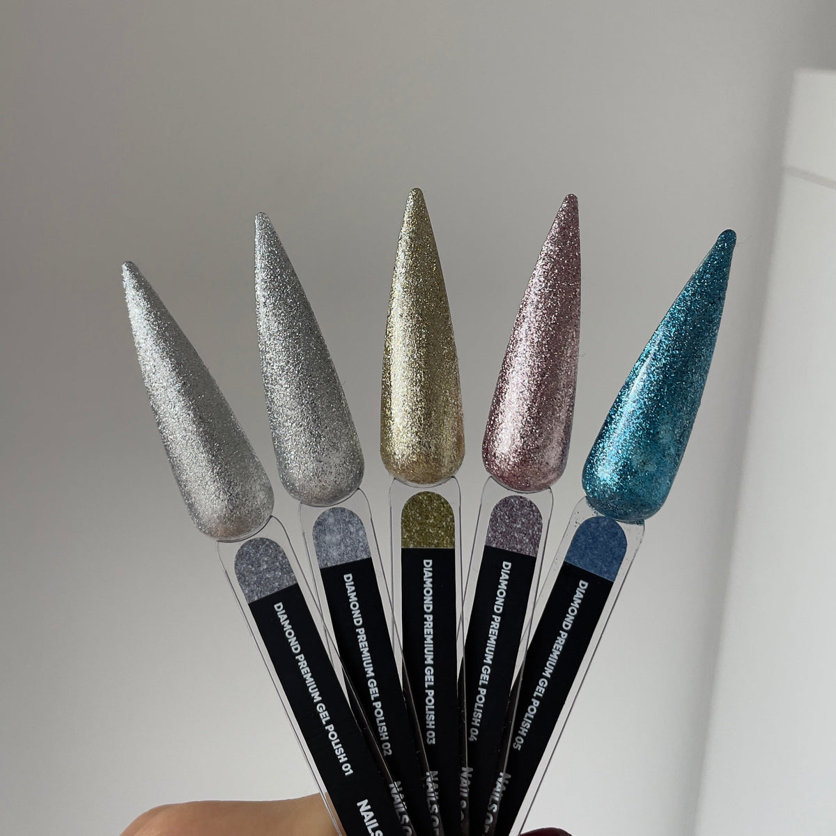 NAILSOFTHENIGHT Diamond Premium gel – esmalte en gel 05 — esmalte semipermanente azul con con finas hojas metálicas para uñas, 5 ml