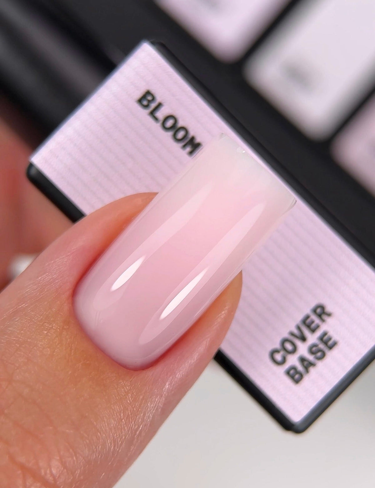 BIBLIOTEKA Cover Base № 05 Bloom — rosado 10 ml