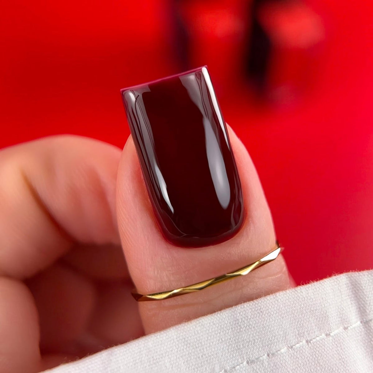 BIBLIOTEKA Esmalte Nº 47 Oxblood – Rojo burdeos oscuro, 10 ml