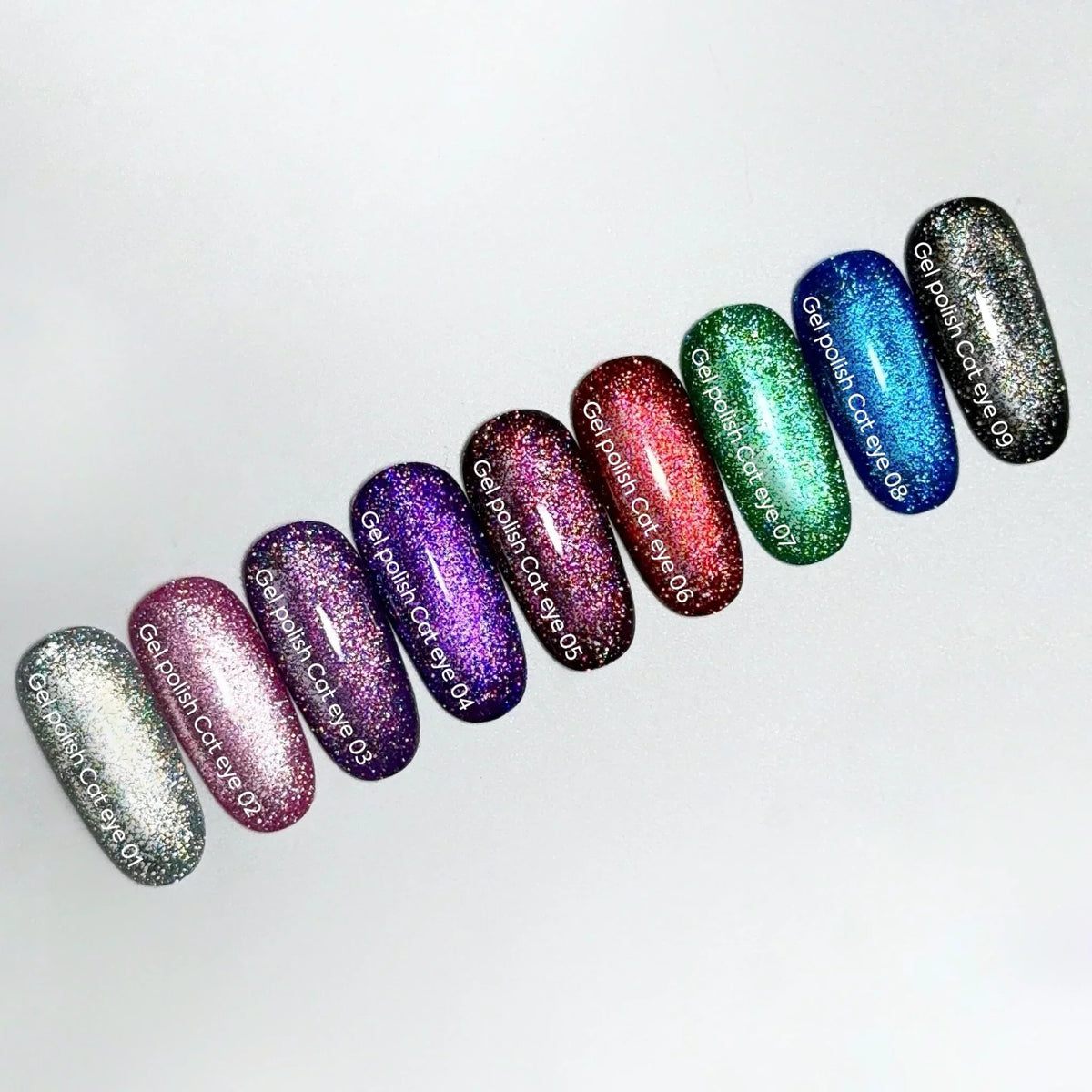 NAILSOFTHEDAY Gel Polish Cat Eye 08 — esmalte semipermanente azul efecto ojo de gato con partículas metálicas finas y un ligero efecto reflectante. Cobertura total en una sola capa. 6 ml.