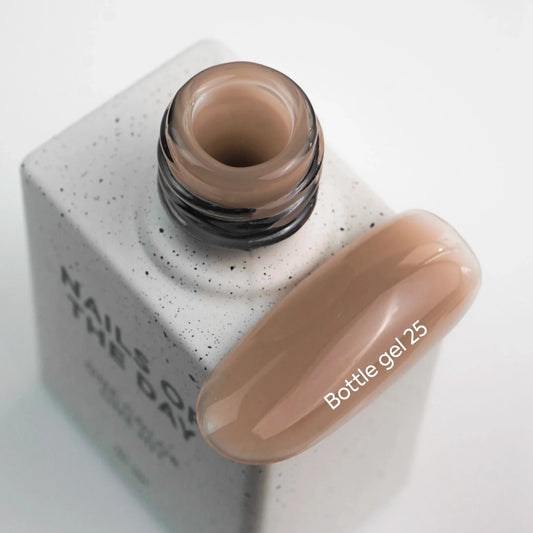 NAILSOFTHEDAY Bottle Gel 25 — gel beige frío para el refuerzo de uñas, 10 ml.