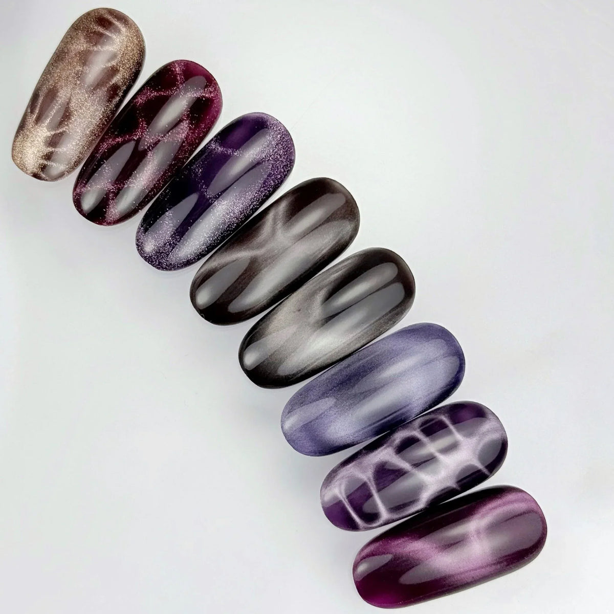 NAILSOFTHEDAY Korean Cat Eye 23 — esmalte efecto ojo de gato en tono rosa-violeta. 6 ml.
