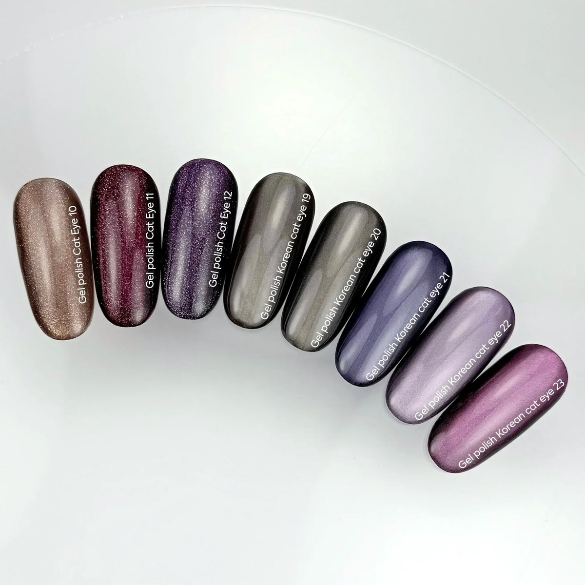 NAILSOFTHEDAY Korean Cat Eye 21 — esmalte en gel efecto ojo de gato en tono ciruela. 6 ml.