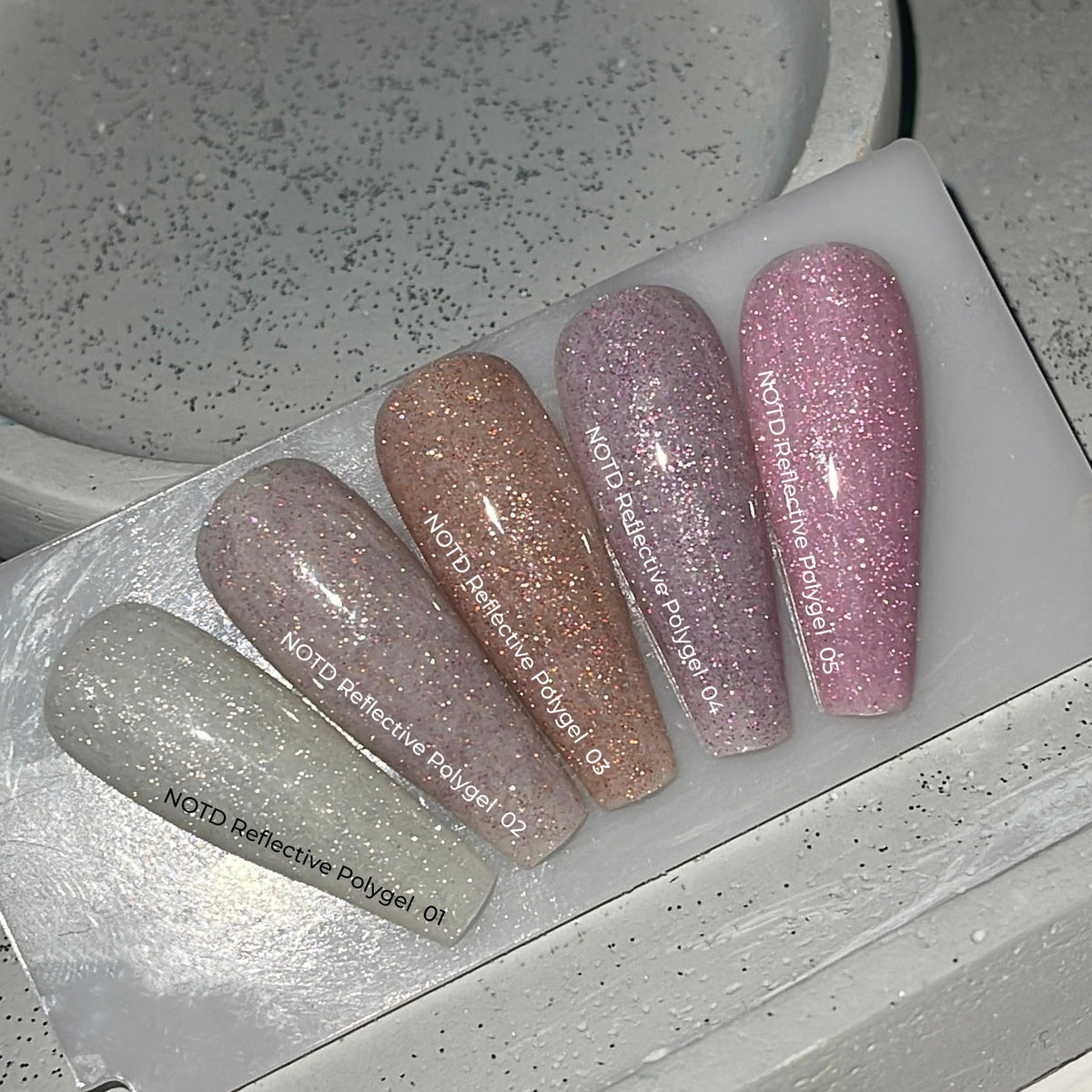 NAILSOFTHENIGHT Reflective Polygel 02: poligel reflectante líquido rosa pálido de nueva fórmula para uñas, 15 ml