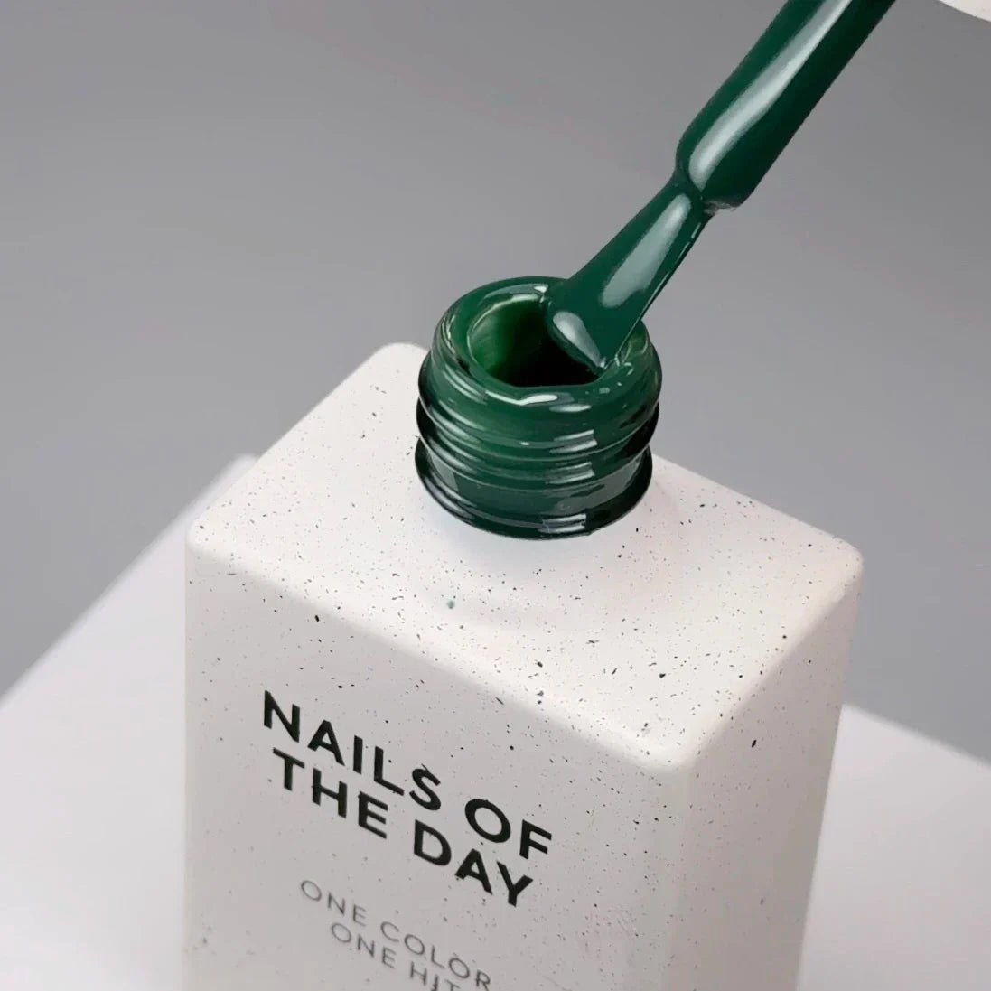NAILSOFTHEDAY Color del Mes Septiembre 2025 Everroot -
Un verde profundo e intenso con cobertura total en una sola capa, 10 ml.
