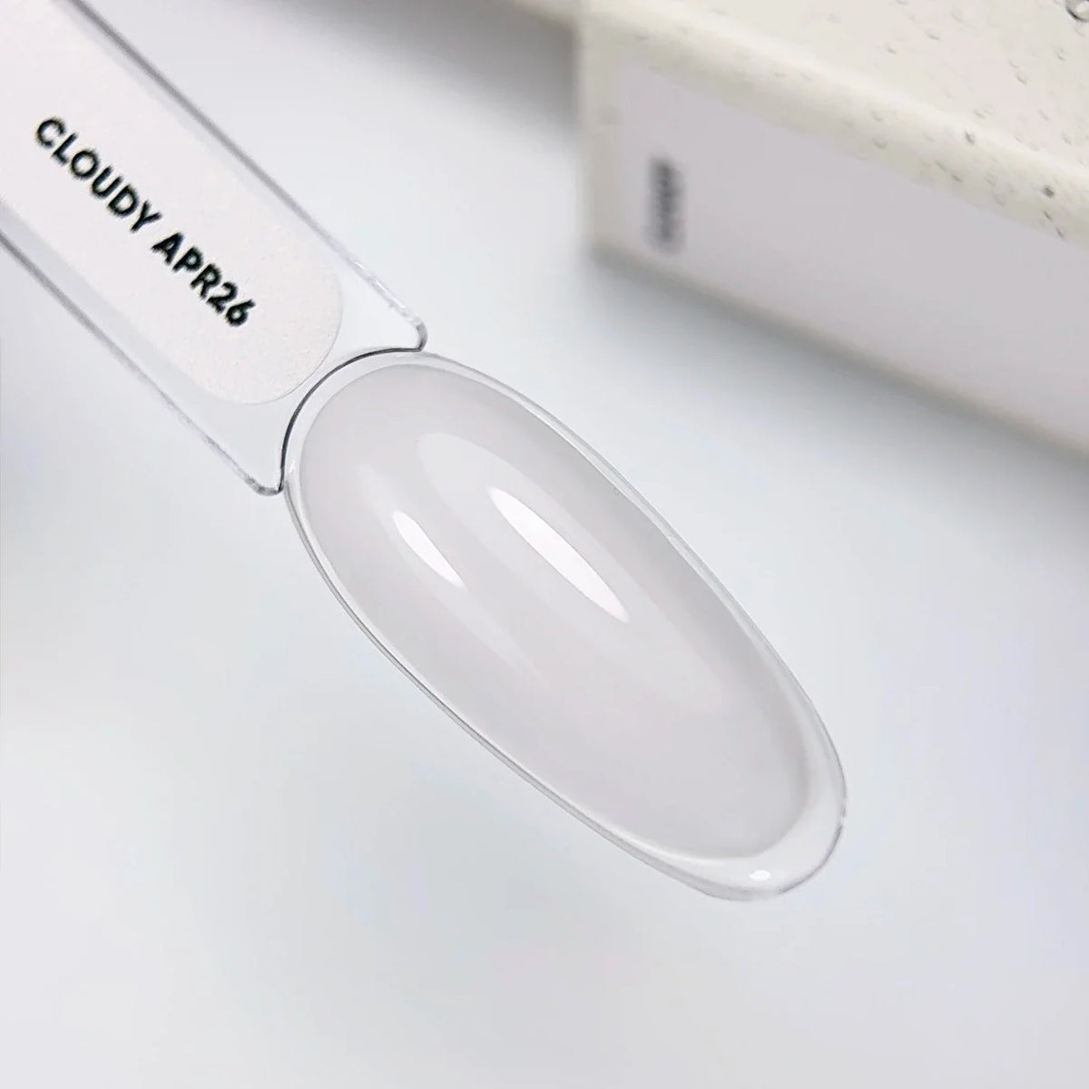 NAILSOFTHEDAY Color del Mes Abril 2026 — Cloudy Blanco lechoso con un delicado velo rosado, cobertura en una capa, 10 ml