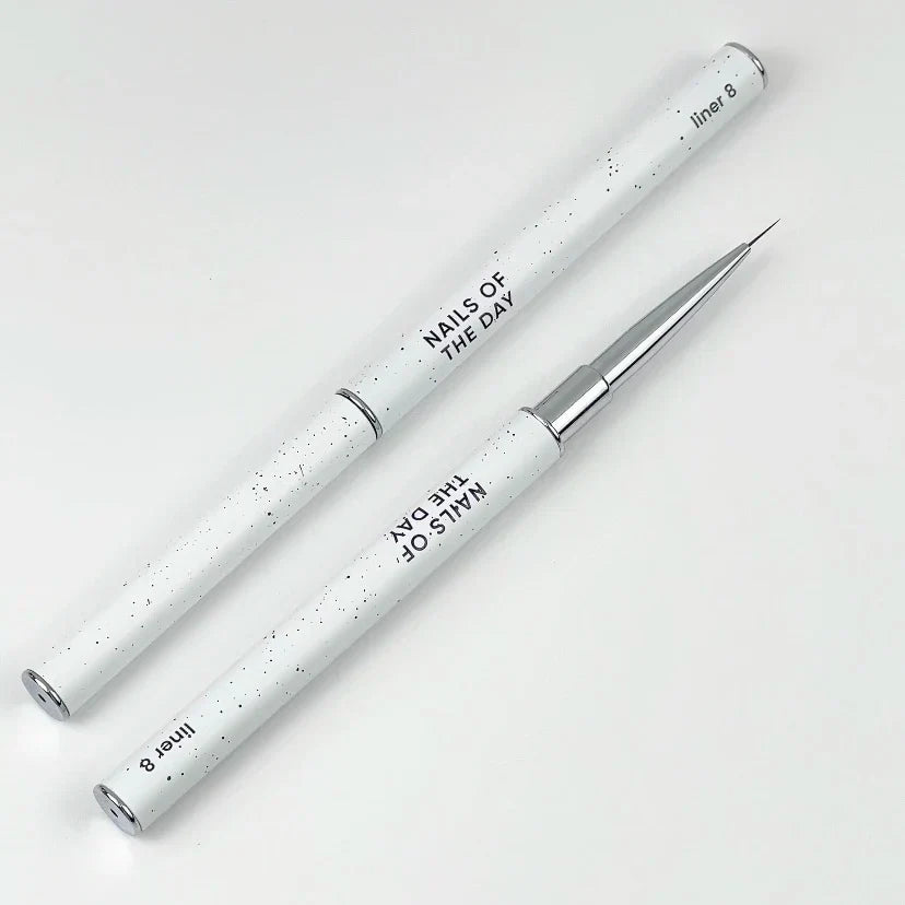 NAILSOFTHEDAY Professional Brush Liner — pincel profesional metálico con tapa, diseñado para trazos finos y detalles, liner de 8 mm.