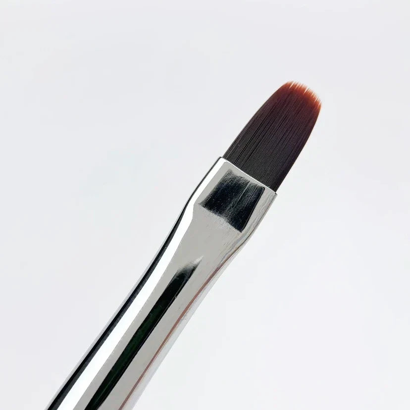 NAILSOFTHEDAY Professional Brush Oval — pincel profesional metálico con tapa, diseñado para la aplicación de gel, forma ovalada plana, 9 mm.
