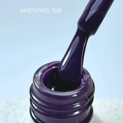 NAILSOFTHEDAY Gel Polish Amethyst — esmalte semipermanente en tono púrpura amatista oscuro con cobertura completa en una sola capa. 10 ml.