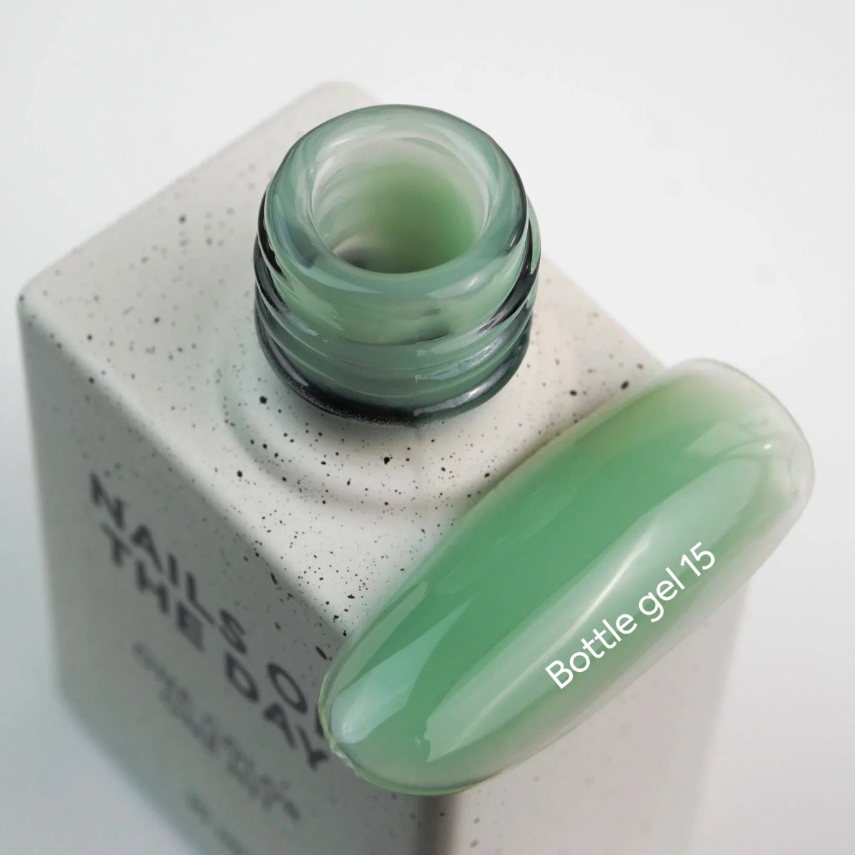 NAILSOFTHEDAY Bottle gel 15 — gel ultrafuerte para uñas, 10 ml
