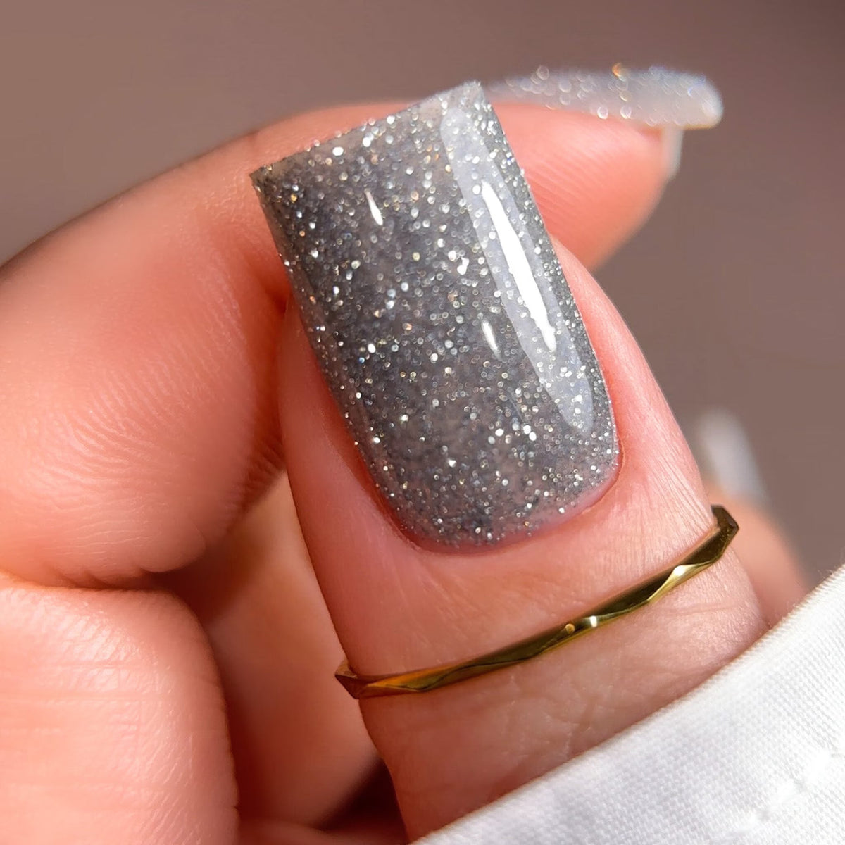 BIBLIOTEKA Esmalte reflectante Nº 03 Snow — Blanco plateado, 10 ml