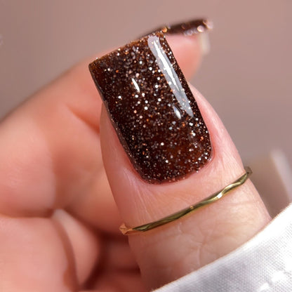 BIBLIOTEKA Esmalte reflectante Nº 06 Bronze — Brillo marrón oscuro, 10 ml
