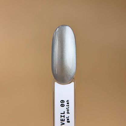 BIBLIOTEKA Esmalte Semipermanente Cat Eye Nº 09 Moon Veil — Blanco plateado delicado, 10 ml