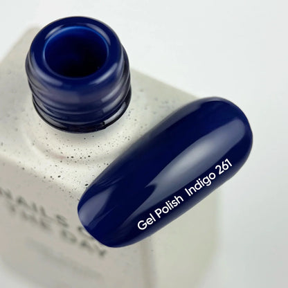 NAILSOFTHEDAY Gel Polish Indigo — esmalte semipermanente azul índigo intenso con cobertura completa en una sola capa. 10 ml.