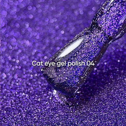 NAILSOFTHEDAY Gel Polish Cat Eye 04 — esmalte semipermanente morado oscuro efecto ojo de gato con partículas metálicas finas y un ligero efecto reflectante. Cobertura total en una sola capa. 6 ml.