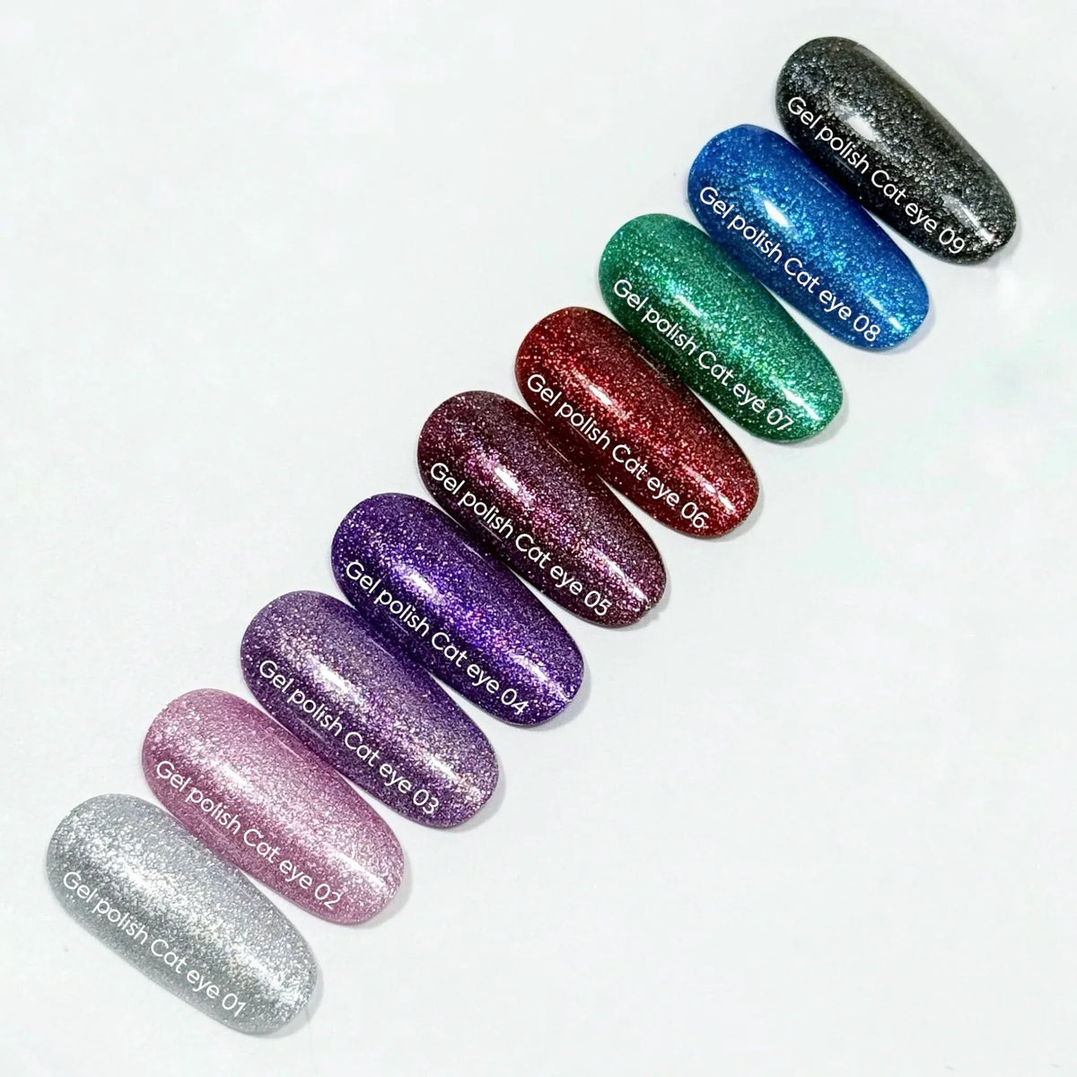 NAILSOFTHEDAY Gel Polish Cat Eye 07 — esmalte semipermanente verde efecto ojo de gato con partículas metálicas finas y un ligero efecto reflectante. Cobertura total en una sola capa. 6 ml.