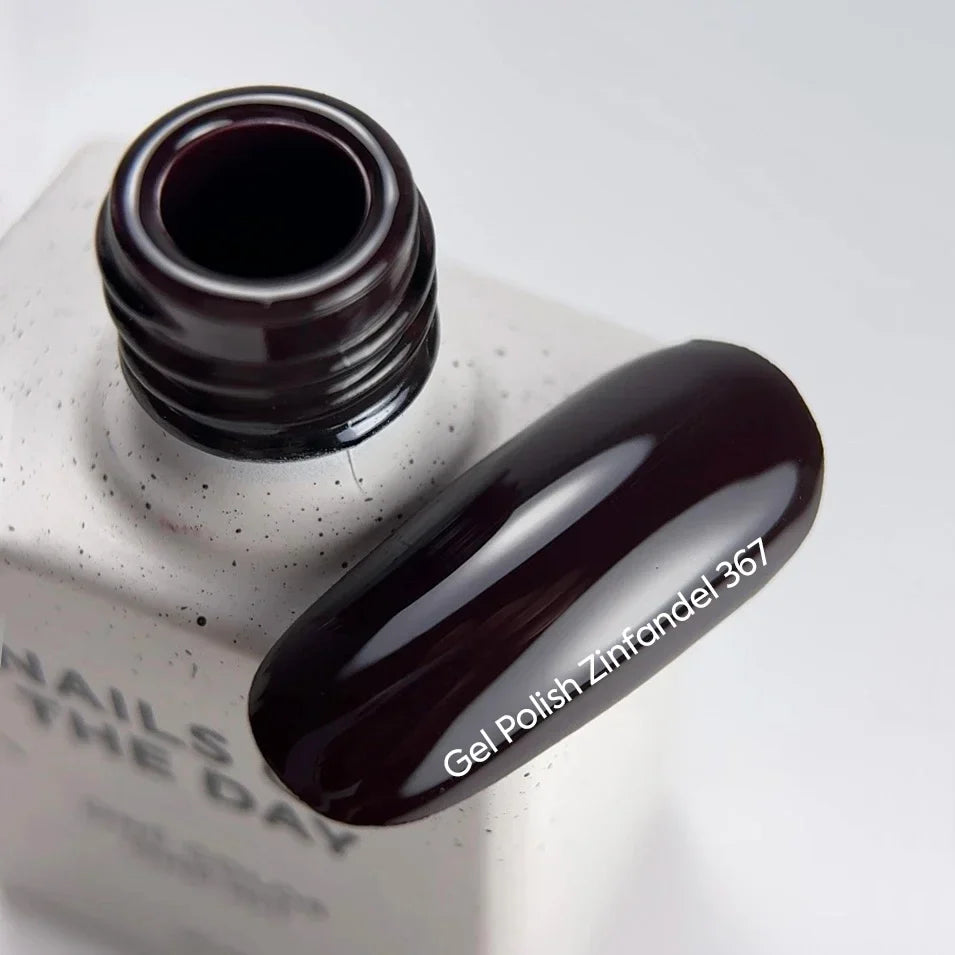 NAILSOFTHEDAY Gel Polish Zinfandel — esmalte semipermanente burdeos oscuro, cobertura en una sola capa, 10 ml