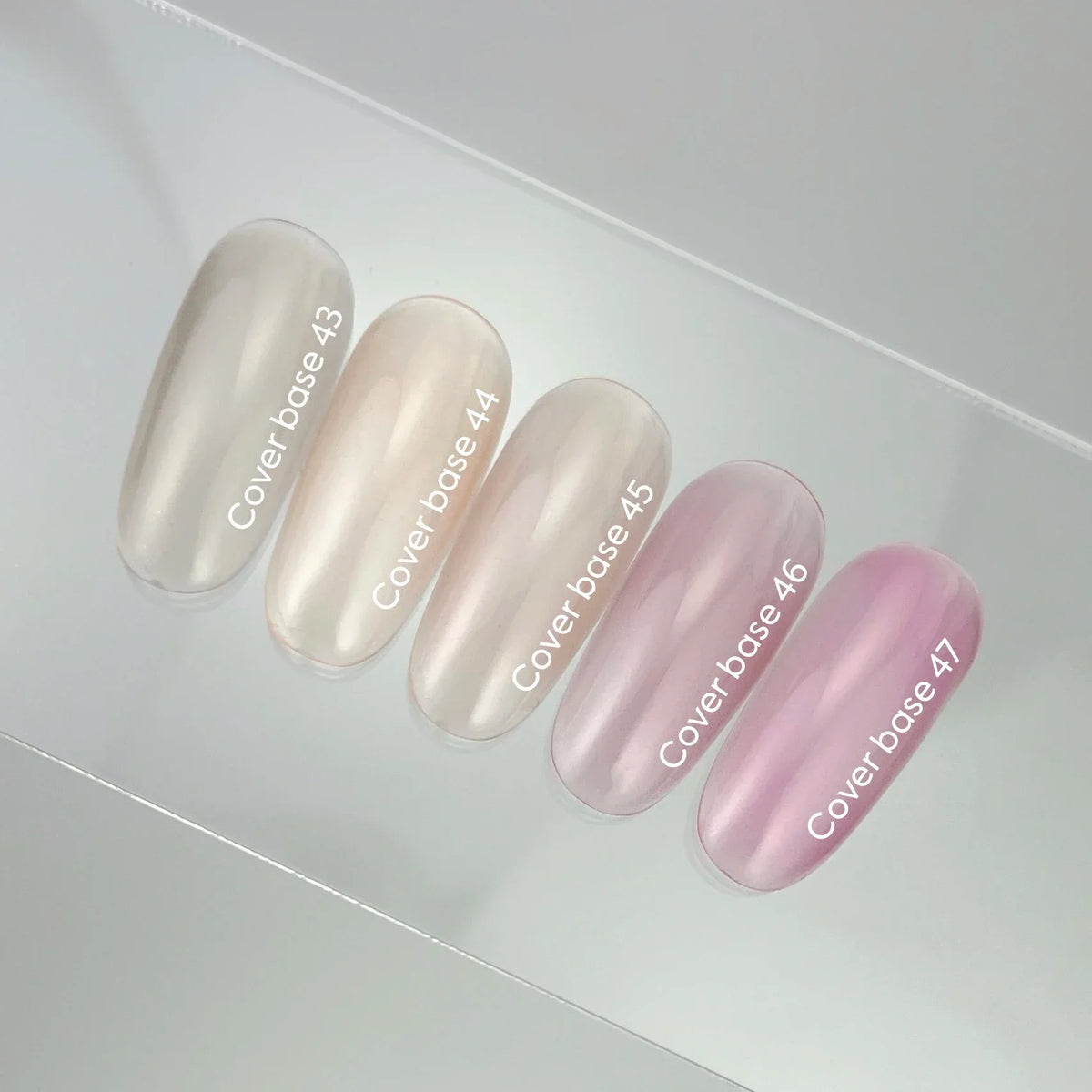 NAILSOFTHEDAY Cover Base 43 Light Pigment – base para uñas beige semitransparente con pigmentación ligera, 10 ml