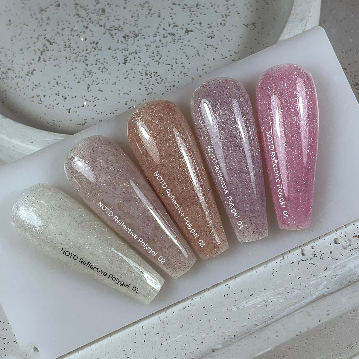 NAILSOFTHENIGHT Reflective Polygel 02: poligel reflectante líquido rosa pálido de nueva fórmula para uñas, 15 ml