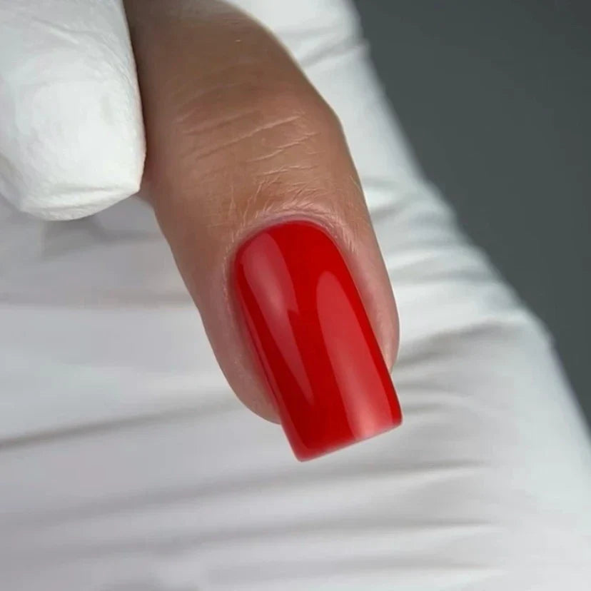 NAILSOFTHEDAY Color Top 06 — clásico rojo intenso sin capa pegajosa, 10 ml.