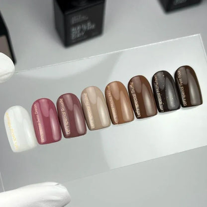 NAILSOFTHEDAY Let’s Special Matterhorn — esmalte semipermanente en un tono marrón chocolate con pan de oro, que cubre perfectamente en una sola capa, 10 ml.