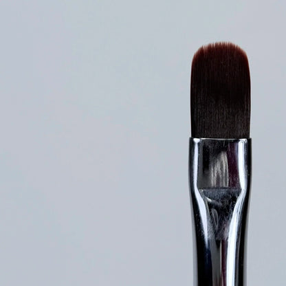 NAILSOFTHEDAY Professional Brush 2-in-1: Liner + Oval — pincel profesional metálico de doble cara con tapas, diseñado para trazos finos y para la aplicación de gel. Liner de 11 mm + óvalo plano de 11 mm.