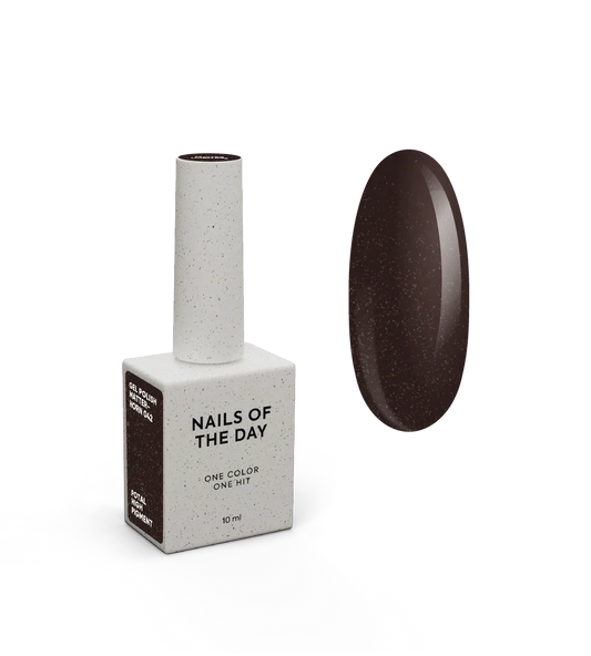NAILSOFTHEDAY Let’s Special Matterhorn — esmalte semipermanente en un tono marrón chocolate con pan de oro, que cubre perfectamente en una sola capa, 10 ml.