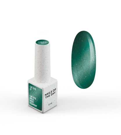 NAILSOFTHEDAY Gel Polish Cat Eye 07 — esmalte semipermanente verde efecto ojo de gato con partículas metálicas finas y un ligero efecto reflectante. Cobertura total en una sola capa. 6 ml.