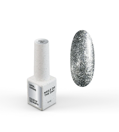 NAILSOFTHEDAY Color of the Month Diciembre 2025 SUPERHUMANS — tono acero con pan de plata, cobertura completa en una sola capa, 6 ml