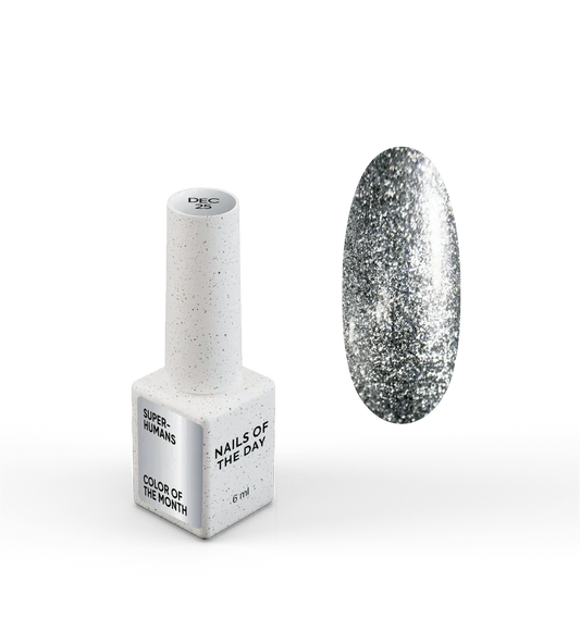 NAILSOFTHEDAY Color of the Month Diciembre 2025 SUPERHUMANS — tono acero con pan de plata, cobertura completa en una sola capa, 6 ml