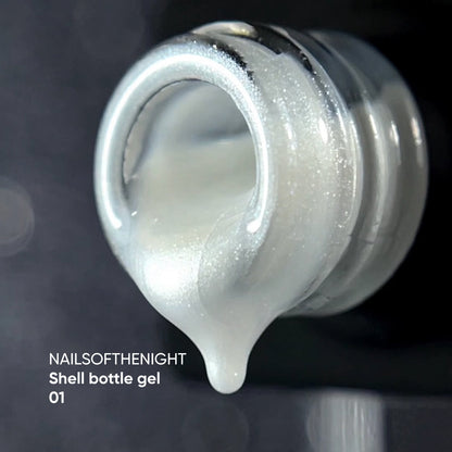 NAILSOFTHENIGHT Shell bottle gel 01 — gel líquido ultrafuerte con función autonivelante y efecto perla para uñas, 10 ml