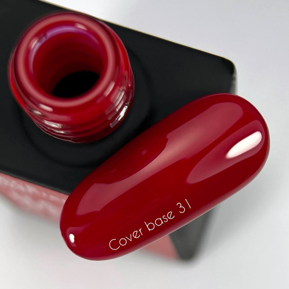 Nailsoftheday Cover Base NEW Formula 31 — base pigmentada  intenso color rojo, 10 ml.