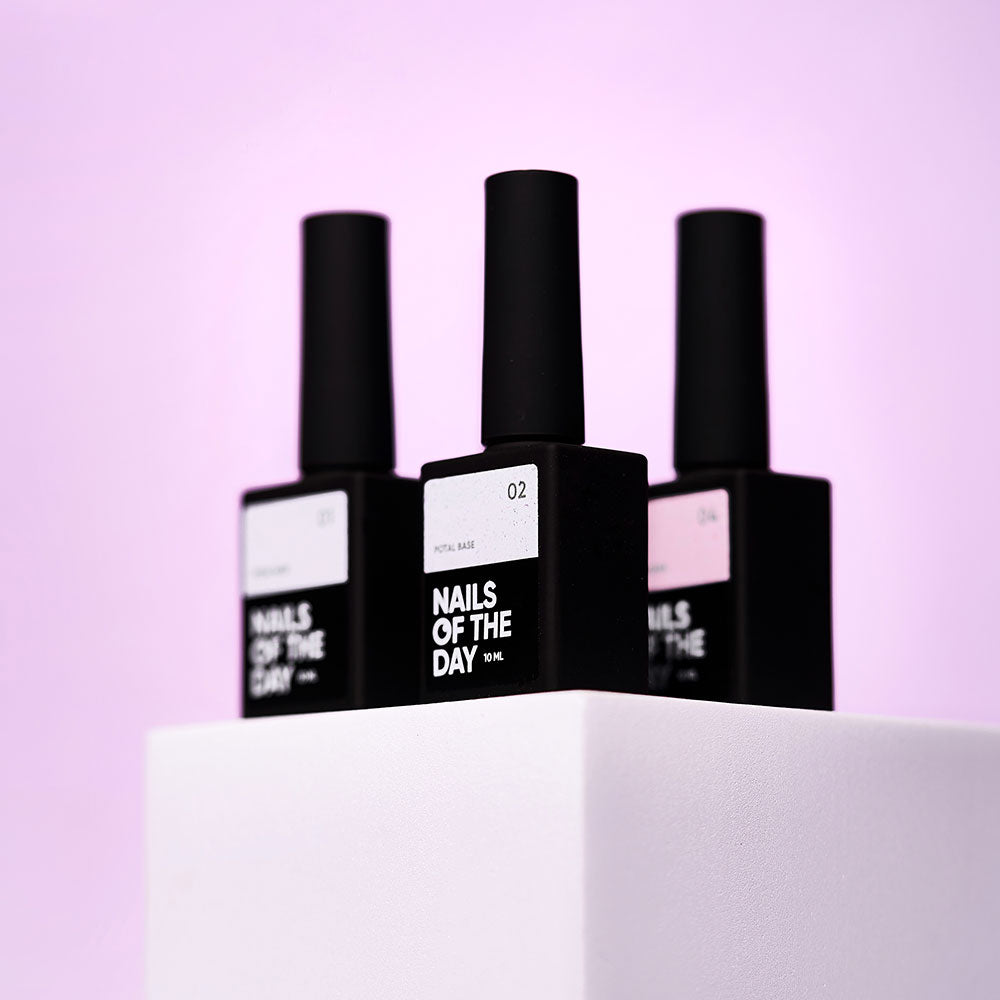 NAILSOFTHEDAY Potal base 09 - base de plata lechosa con decoracion plateada, 10 ml